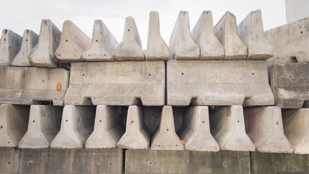 Precast concrete jersey barriers for parking and traffic barrier